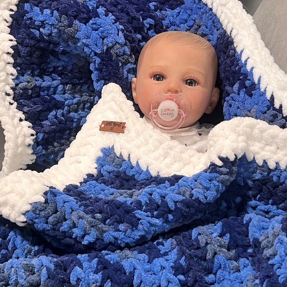 Handmade Crochet Pretty Butt Baby Boy Blankets Color Blue's - Picture 1 of 11